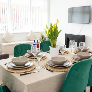 Manchester Airport Modernised - Free Parking Apartment Cheadle Hulme