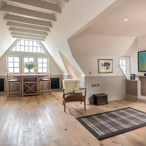 Apartment Amazing Penthouse, Stunning Views, Castle 2 Mins, Edinburgh